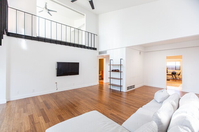 Foto del edificio - 8008 N Central Ave