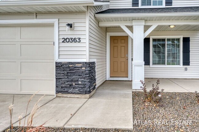 Building Photo - 20363 Stockbridge Way