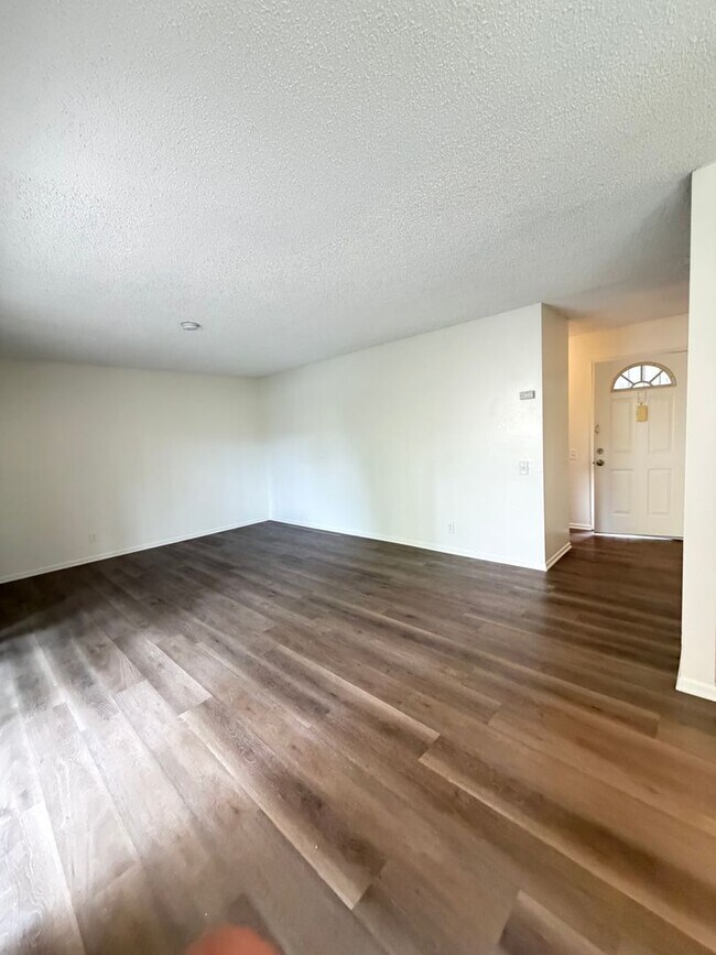 Foto del edificio - *Spacious 1 Bedroom in La Jolla!*