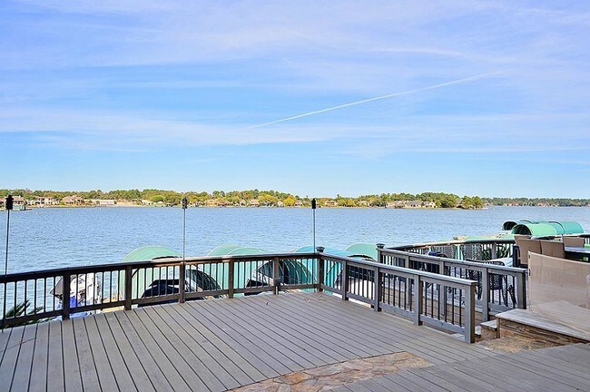 Foto del edificio - 17570 Hwy 105 W