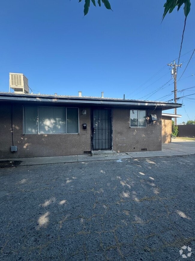 Building Photo - 2811 E Hammond Ave