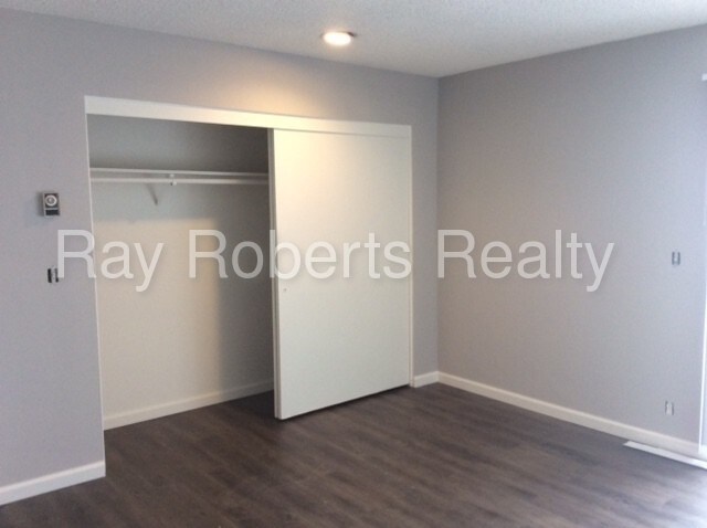 Building Photo - 120 ALBERT Pl