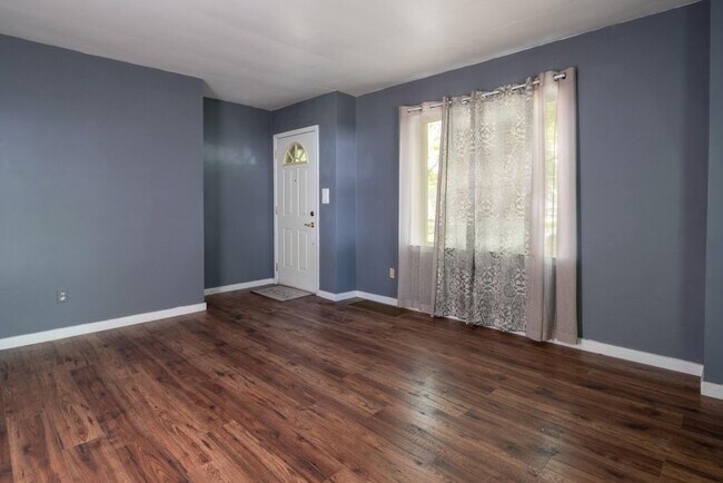 Building Photo - 915 Sheridan Ct