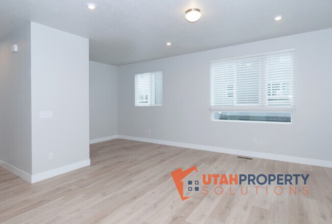 Building Photo - 396 S 980 W