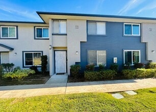 Building Photo - 10635 Aristocrat Ct