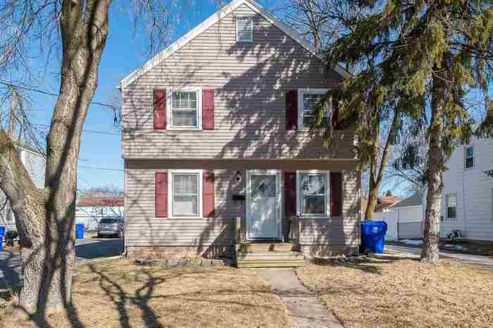 Primary Photo - 2 Bedroom Lower Great Location