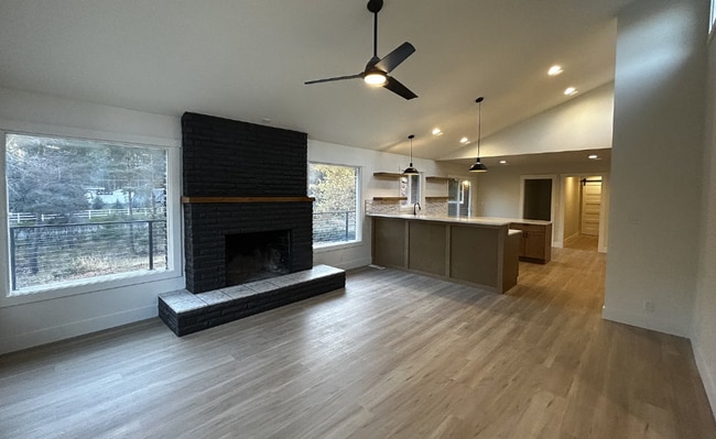 Foto del edificio - 4069 N Maple Leaf Rd