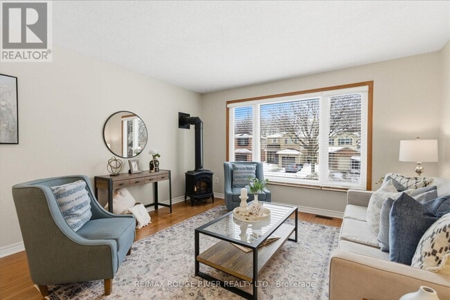 Building Photo - 102 Turnberry Crescent