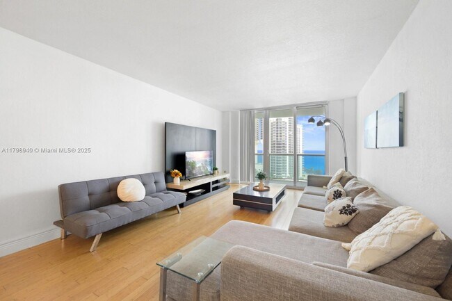 Foto del edificio - 19370 Collins Ave