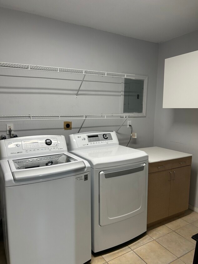 Foto principal - 5804 S Bond Dr