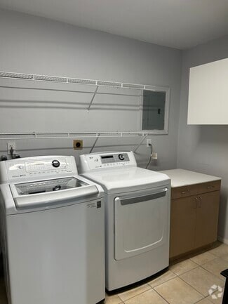 Building Photo - 5804 S Bond Dr