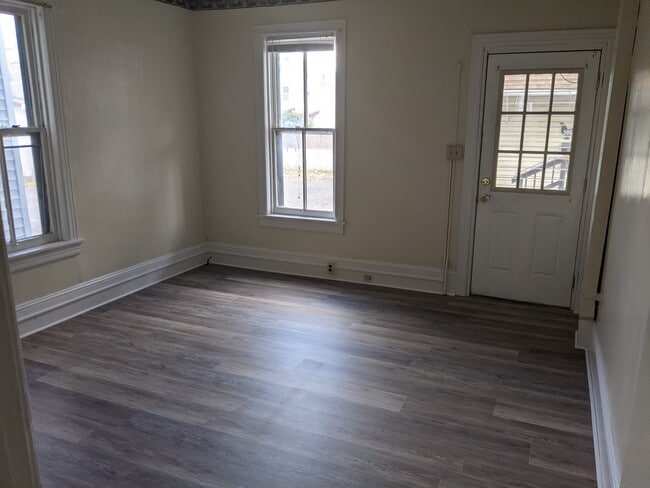 Building Photo - 509 Thomas Ave