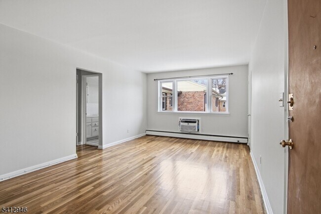 Foto del edificio - 741 Bloomfield Ave