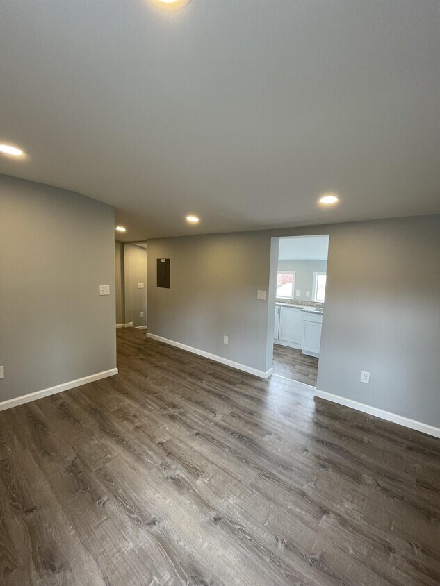 Foto principal - 957 Harrison Ave