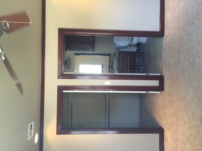 Building Photo - 1708 E Maple Ct