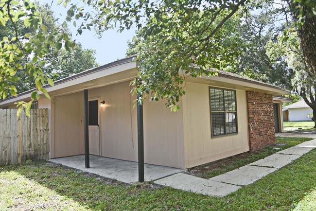 Building Photo - Spacious 3/2 bedroom home in Wildwood comm...