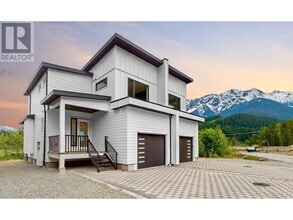 Building Photo - 1505 Phare Cres