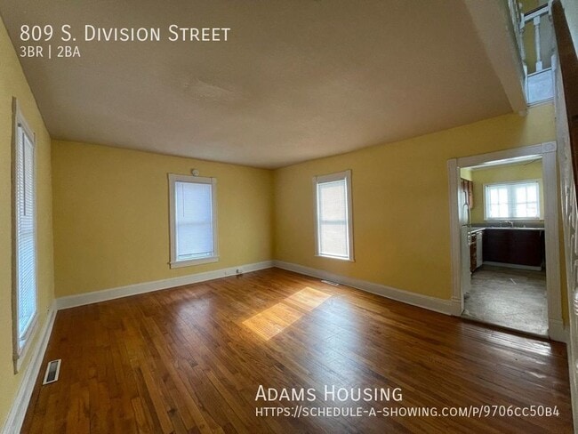 Foto del edificio - 809 S Division St