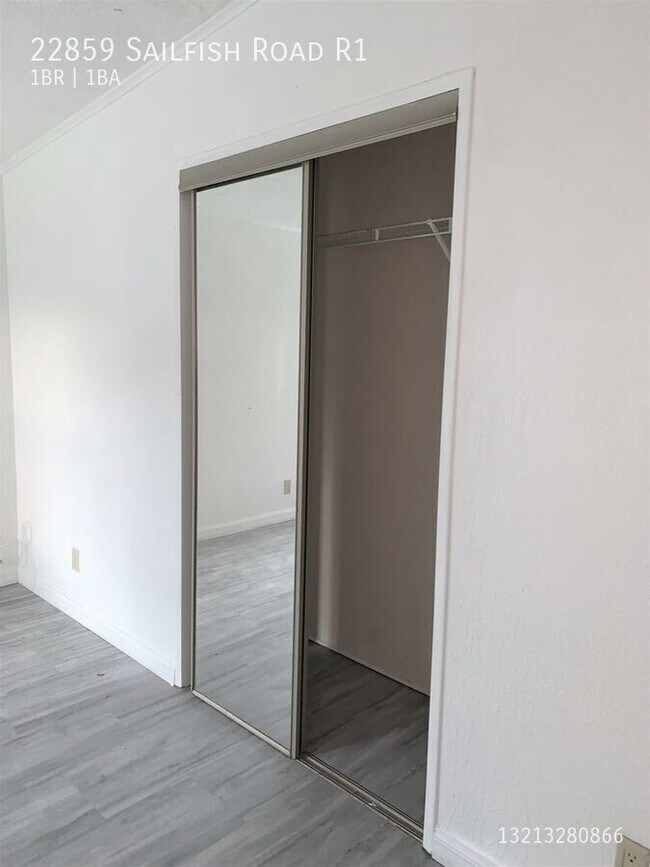 Foto del edificio - Huge Master bedroom with private bathroom ...