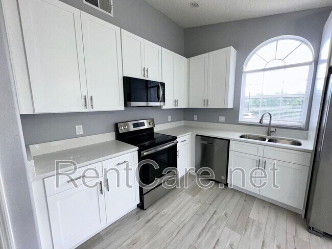 Building Photo - 127 S. Roma Way