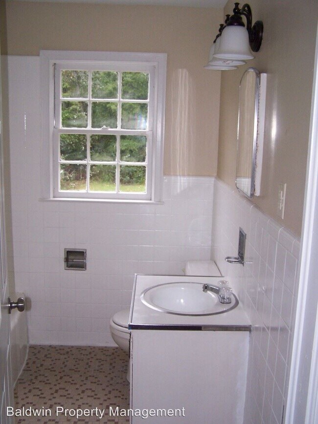 Building Photo - 3 br, 1 bath House - 5212 Brenda Dr.