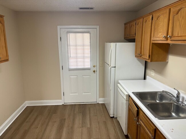 Foto del edificio - 1214 Beaver Creek Dr