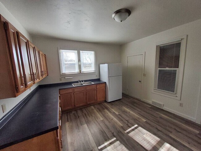 Foto del edificio - 707 E 9th St