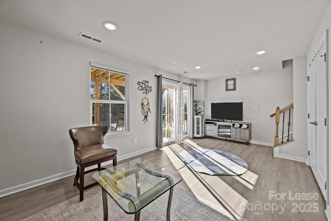 Building Photo - 2665 Grantham Place Dr