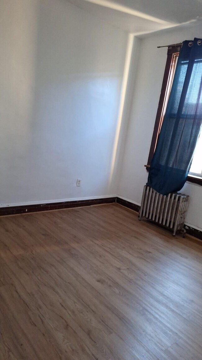 Bedroom - 2150 N Keystone Ave