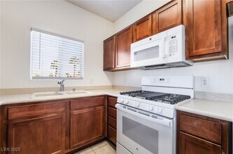 Building Photo - 2291 W Horizon Ridge Pkwy