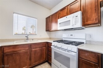 Building Photo - 2291 W Horizon Ridge Pkwy