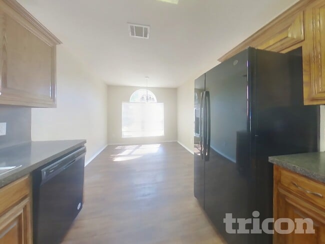 Building Photo - 621 Babbling Brook Dr