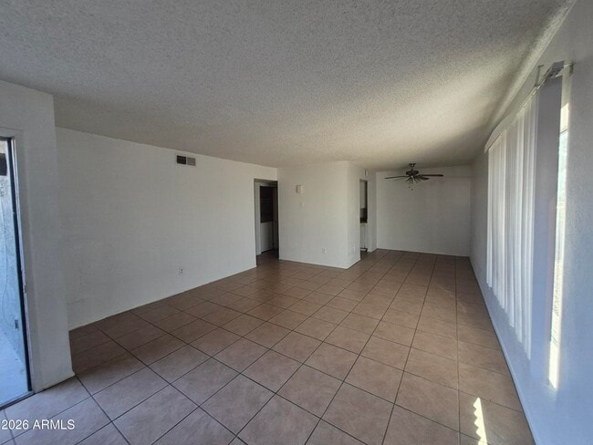 Building Photo - 851 S Horne