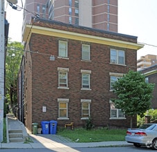 Building Photo - Queen's Court