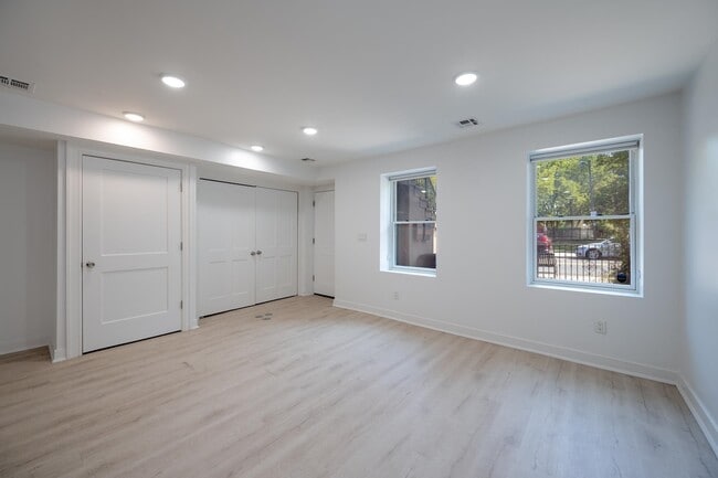 Building Photo - 782 Grand St