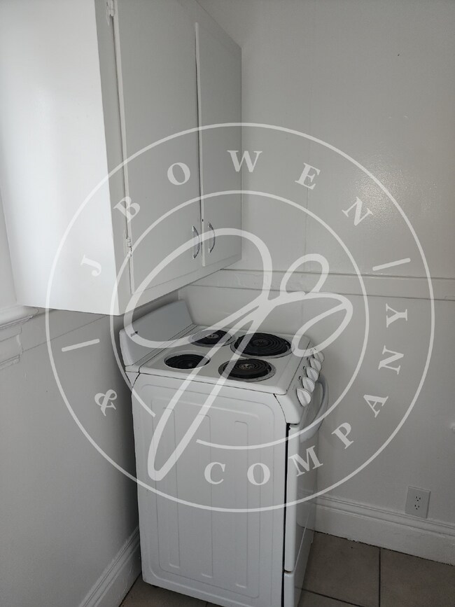 Foto del edificio - 2nd floor Studio: Cozy 400 Sq Ft Space. El...