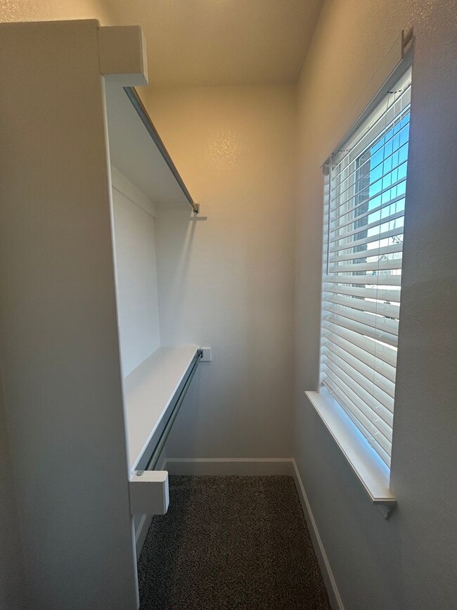 Building Photo - Beautiful Modern Home in Pea Ridge!