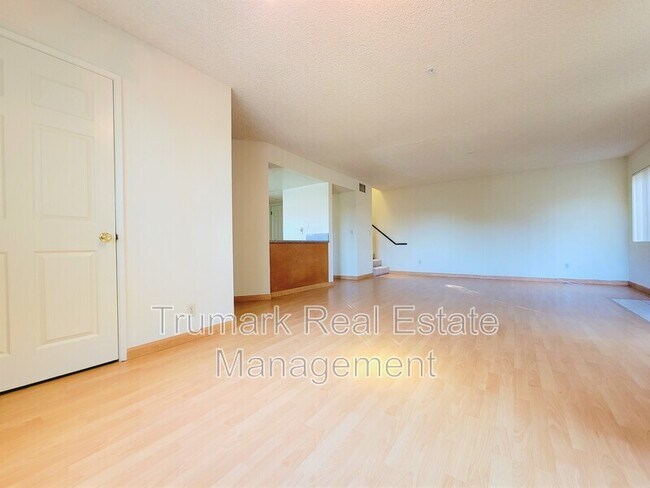 Foto del edificio - 2923 Montrose Ave