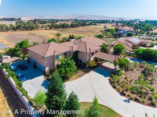 Building Photo - 6 br, 7 bath House - 5120 E. Copper Ave