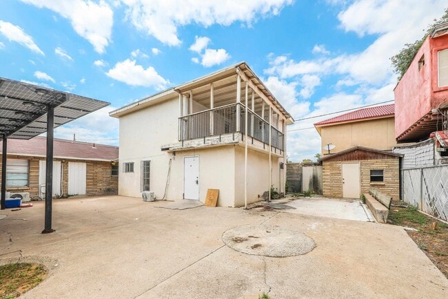 Building Photo - 1402 Corpus Christi St
