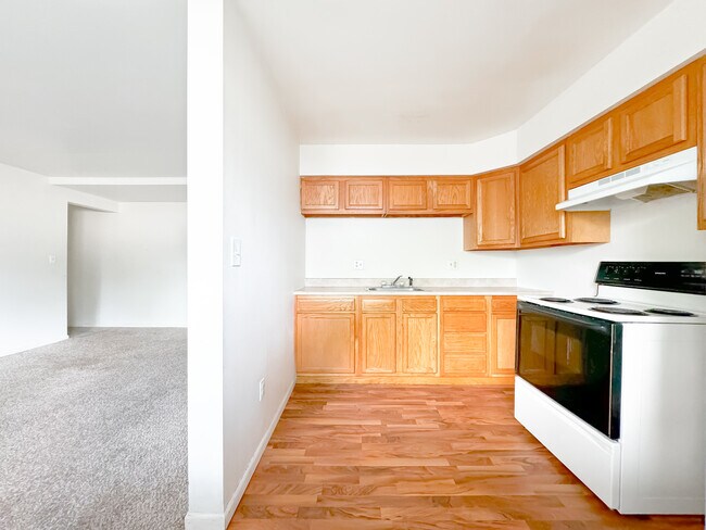 Foto del edificio - Village Shore Apartments