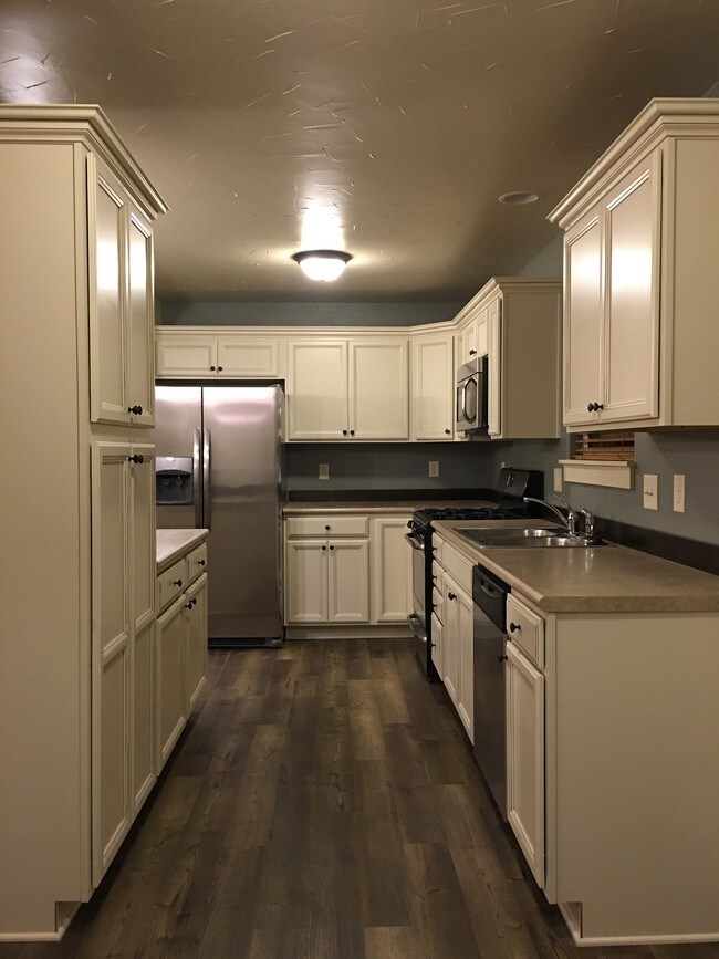 Kitchen - 1245 Rugby Dr