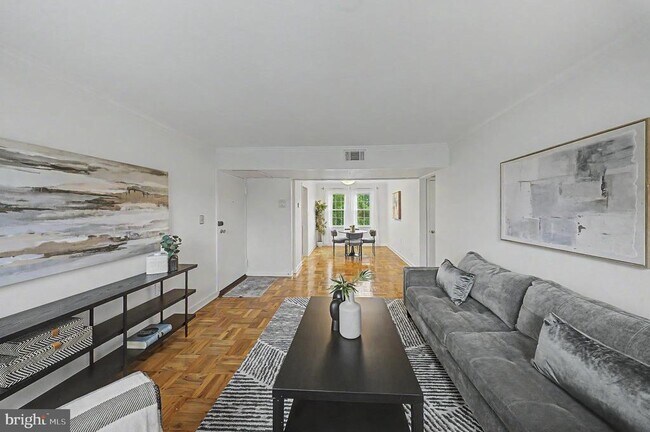 Foto del edificio - 6607 Potomac Ave