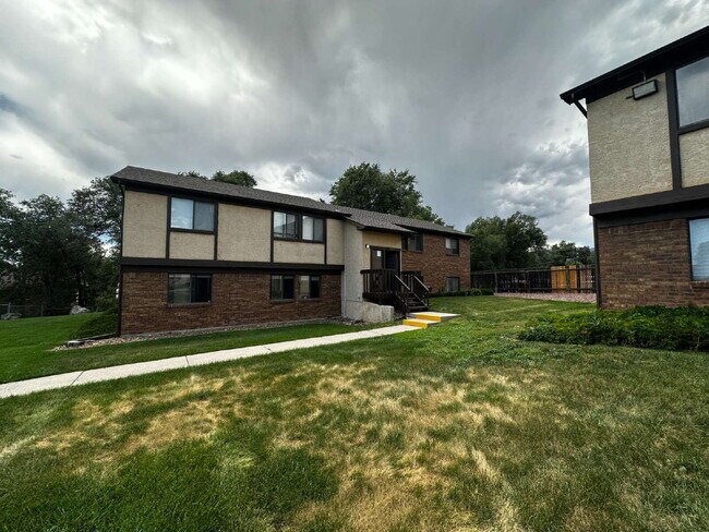 Building Photo - "Charming 2-Bed Condo Retreat in Colorado ...