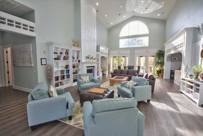 Building Photo - 2801 Chancellorsville Dr