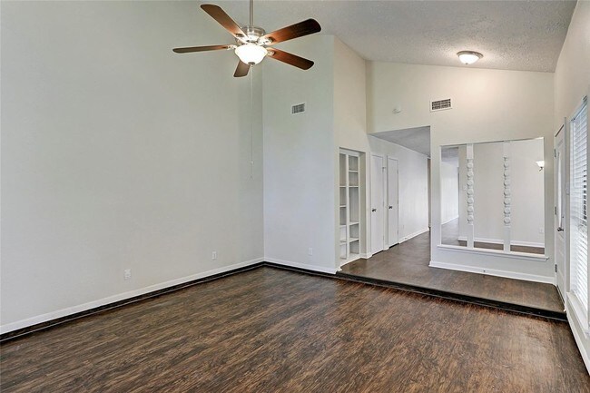 Building Photo - 1403 Wood Haven Drive