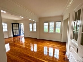 Building Photo - 1417 Bank St