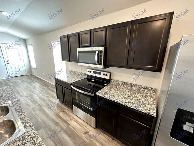 Building Photo - 1049 Velvet Ct