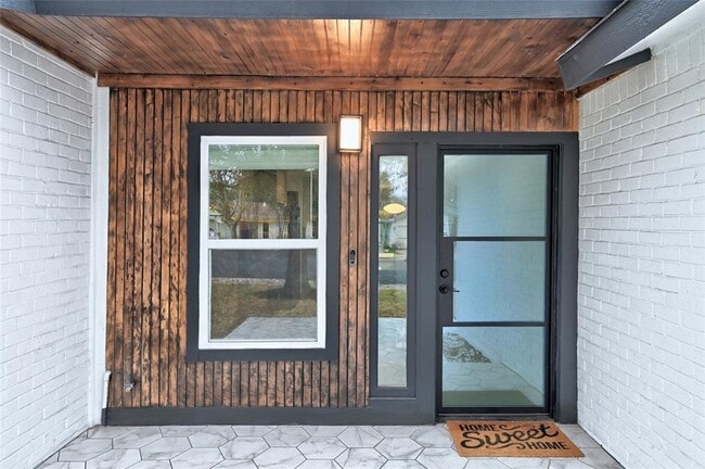 Building Photo - 6906 Lunar Dr