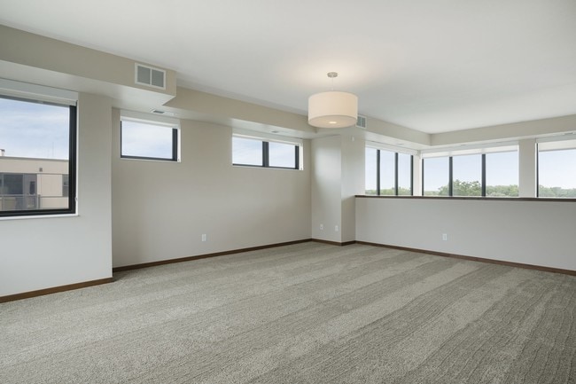 Ellipse on Excelsior and E2 apartments — community photo - Ellipse on Excelsior and E2